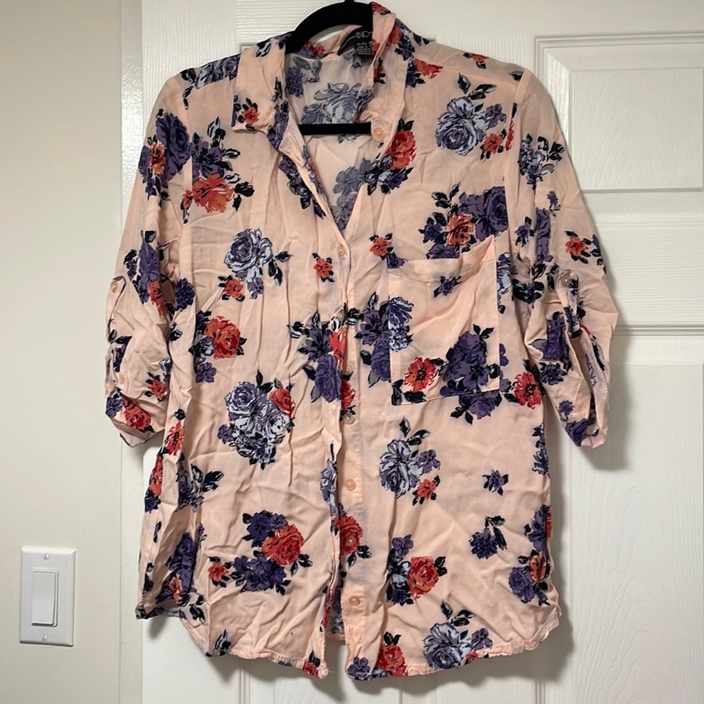 Lightweight 3/4 length sleeve floral button down